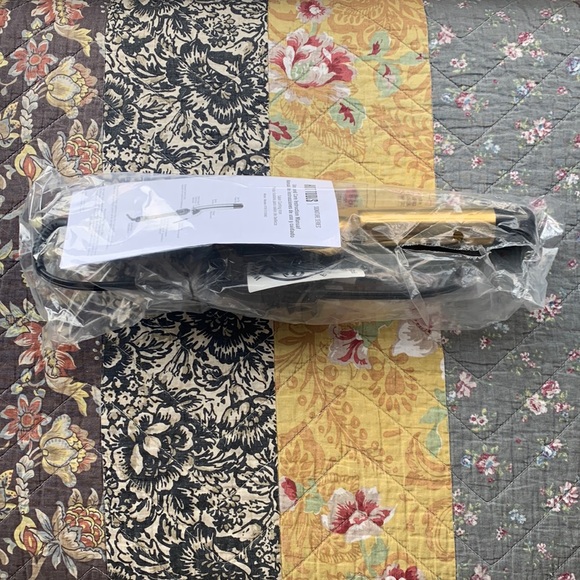 HOT TOOLS Curling Iron - Picture 2 of 4